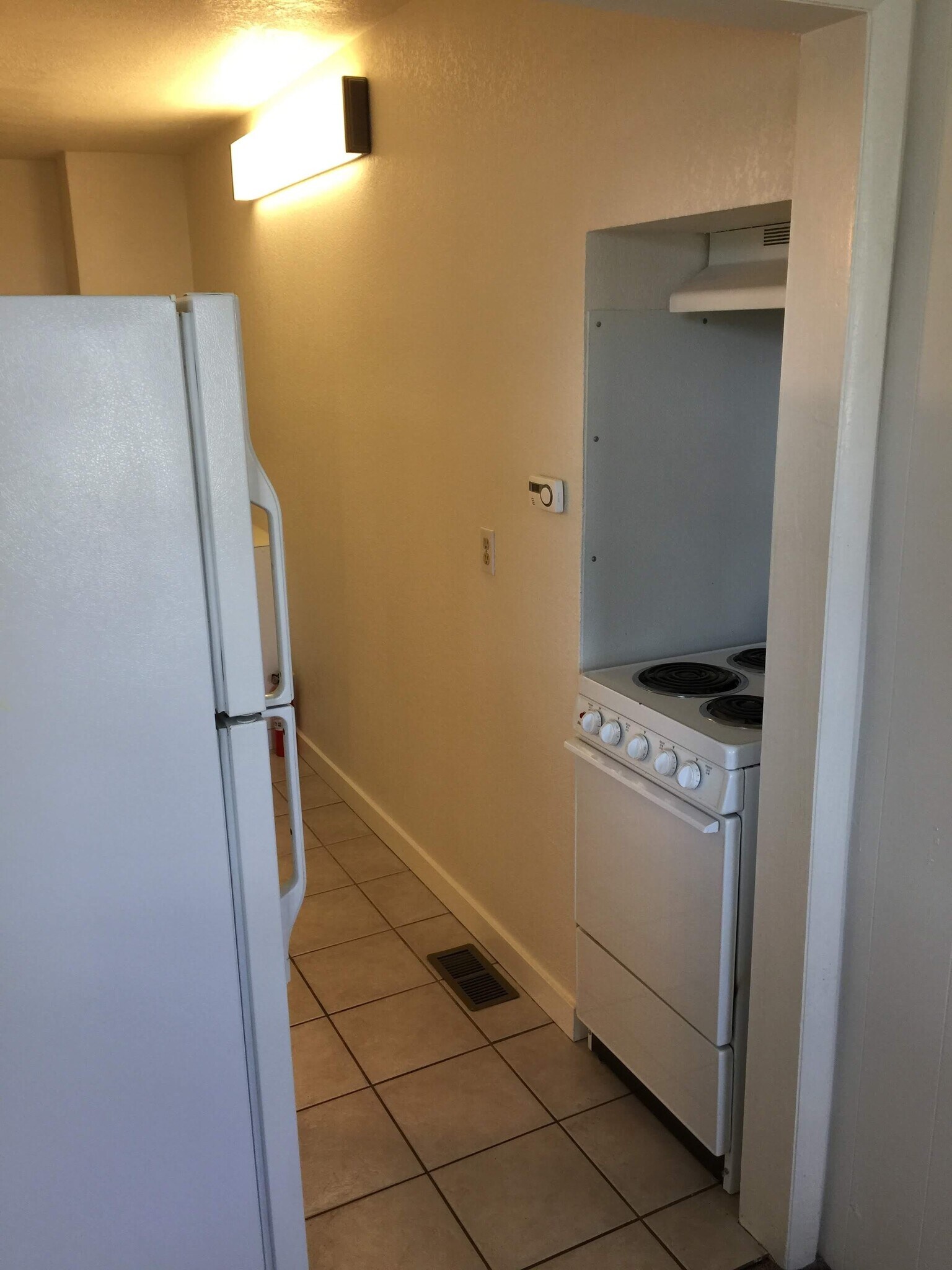 Building Photo - 115 N Park St