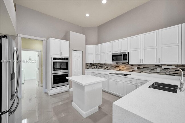 Building Photo - 8006 N Savannah Cir