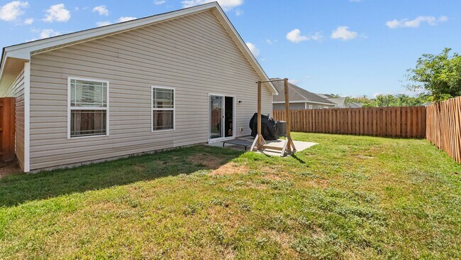 Building Photo - Beautiful 3 Bedroom Home in Port Wentworth with Fenced Backyard and Community Pool