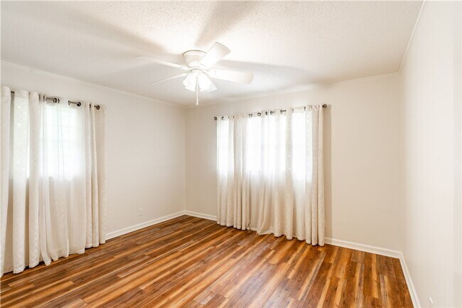 Building Photo - 3 Bedroom Home in Convenient Location