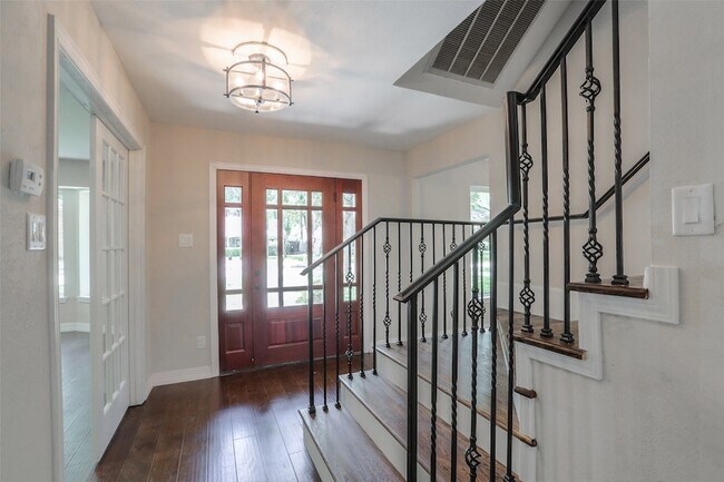 Building Photo - 730 Bison Dr