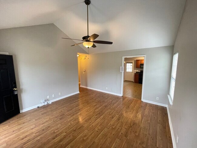 Building Photo - West Nashville home, close to Briley Pkwy ...