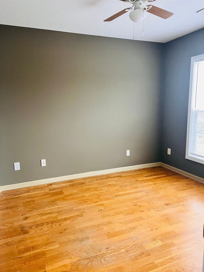 Building Photo - 105 Charing Pl