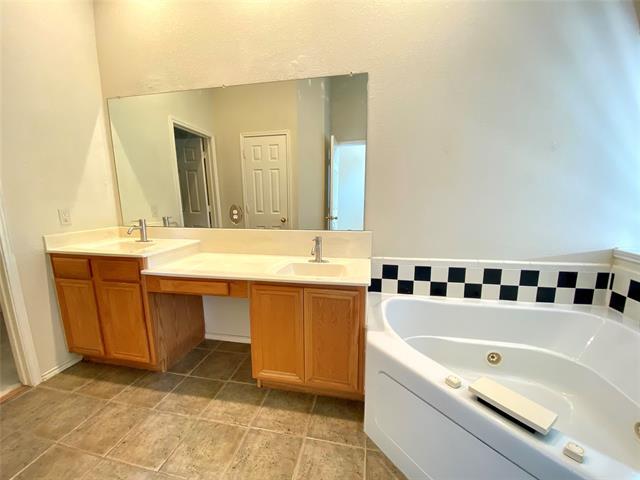 Building Photo - 1420 Hudspeth Dr