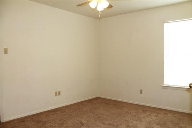 Building Photo - 1424 Walters Dr