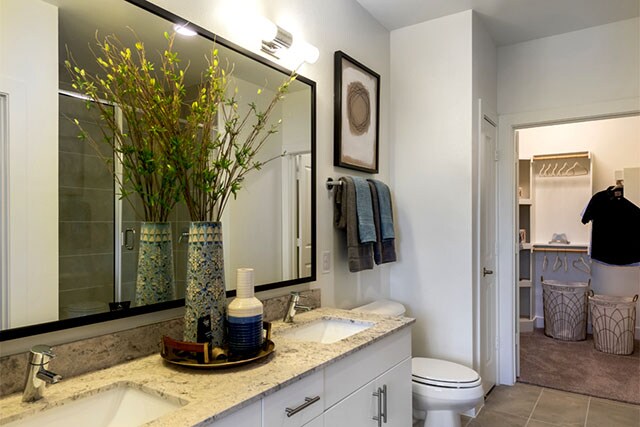 Building Photo - 444 E Dallas Rd