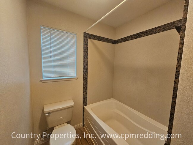 Building Photo - Spacious Home in Saratoga Estates with Lan...