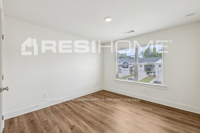 Building Photo - 1590 Barrow Xing Blvd
