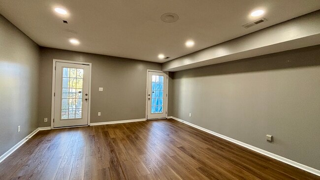 Building Photo - 6086 S Bay Dr