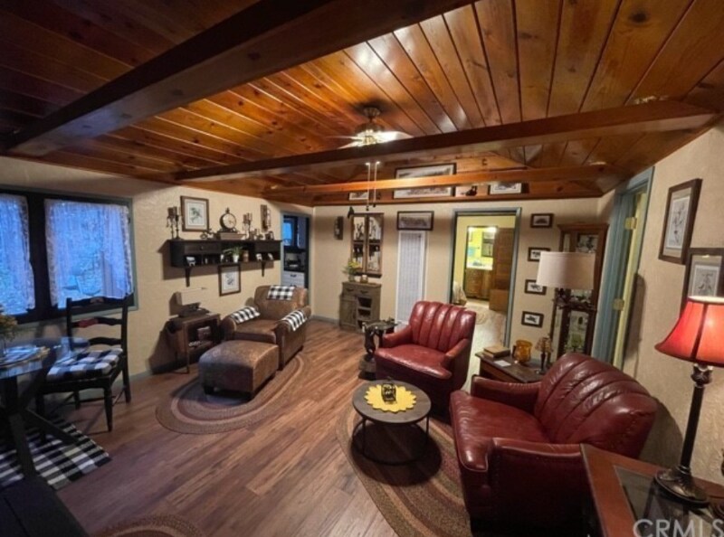 Building Photo - 39861 Fern Ln