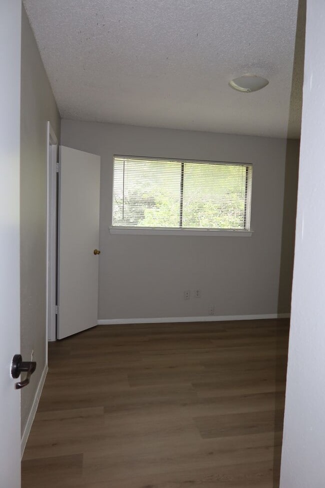 Building Photo - Putters Cove Duplex