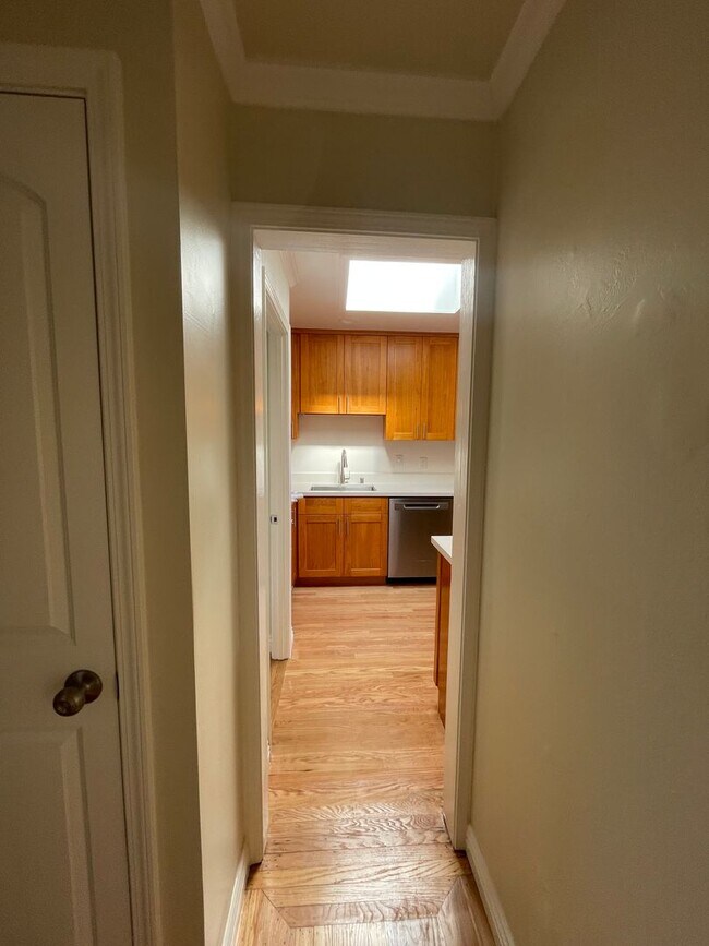 Building Photo - G4 | (M&amp;R) 412-414 &amp; 416 E Street