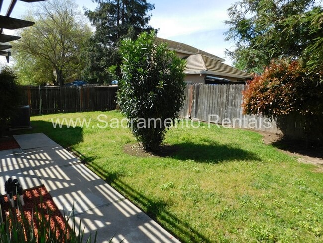 Building Photo - Great 3bd/2ba Home with 2 Car Garage!