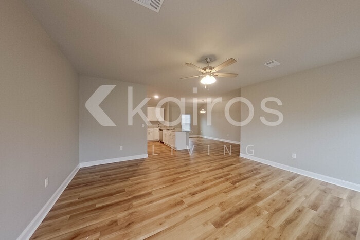 Building Photo - 13751 Pinyon Dr