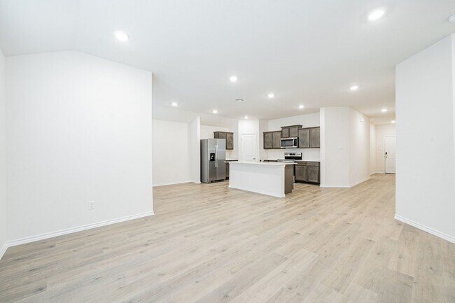 Building Photo - 2139 Thornton Dr