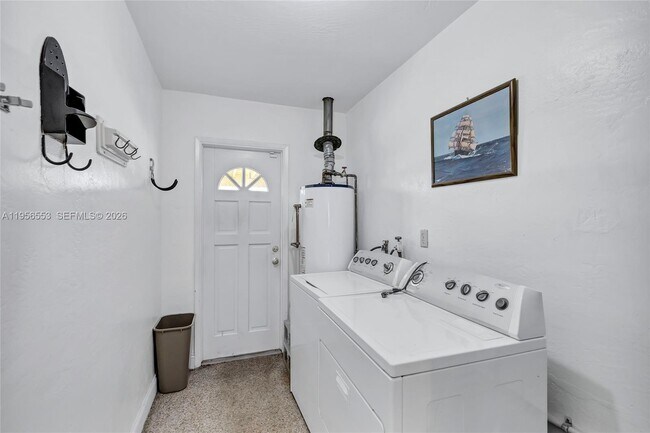 Building Photo - 6200 SW 18th St