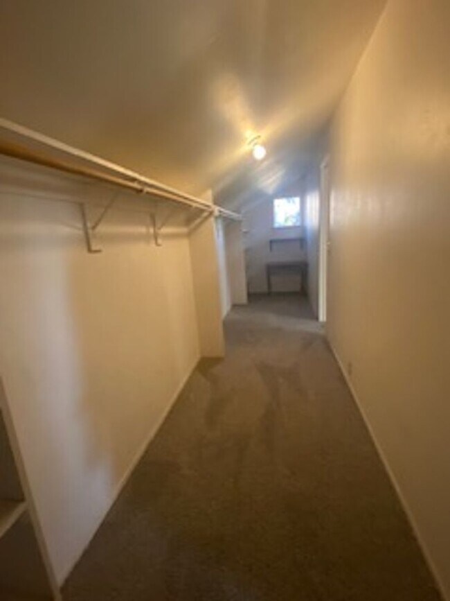 Building Photo - 3511 E Stapp Ave