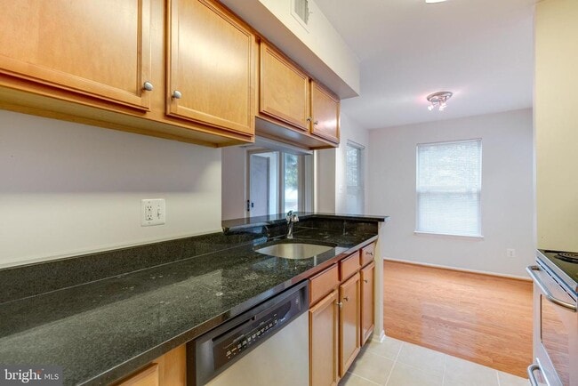 Building Photo - 1727 Ascot Way