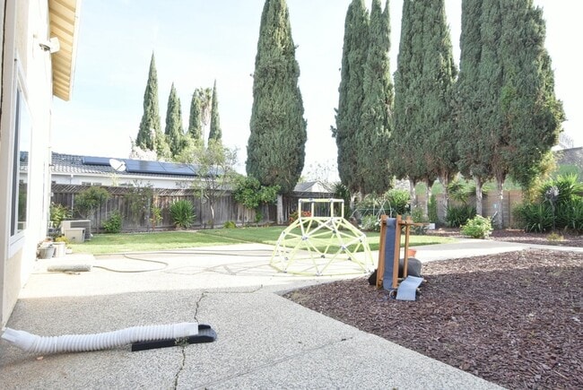 Building Photo - Remodeled and Spacious 4 Bedroom 2.5 Bath Home in Desirable South San Jose Neighborhood