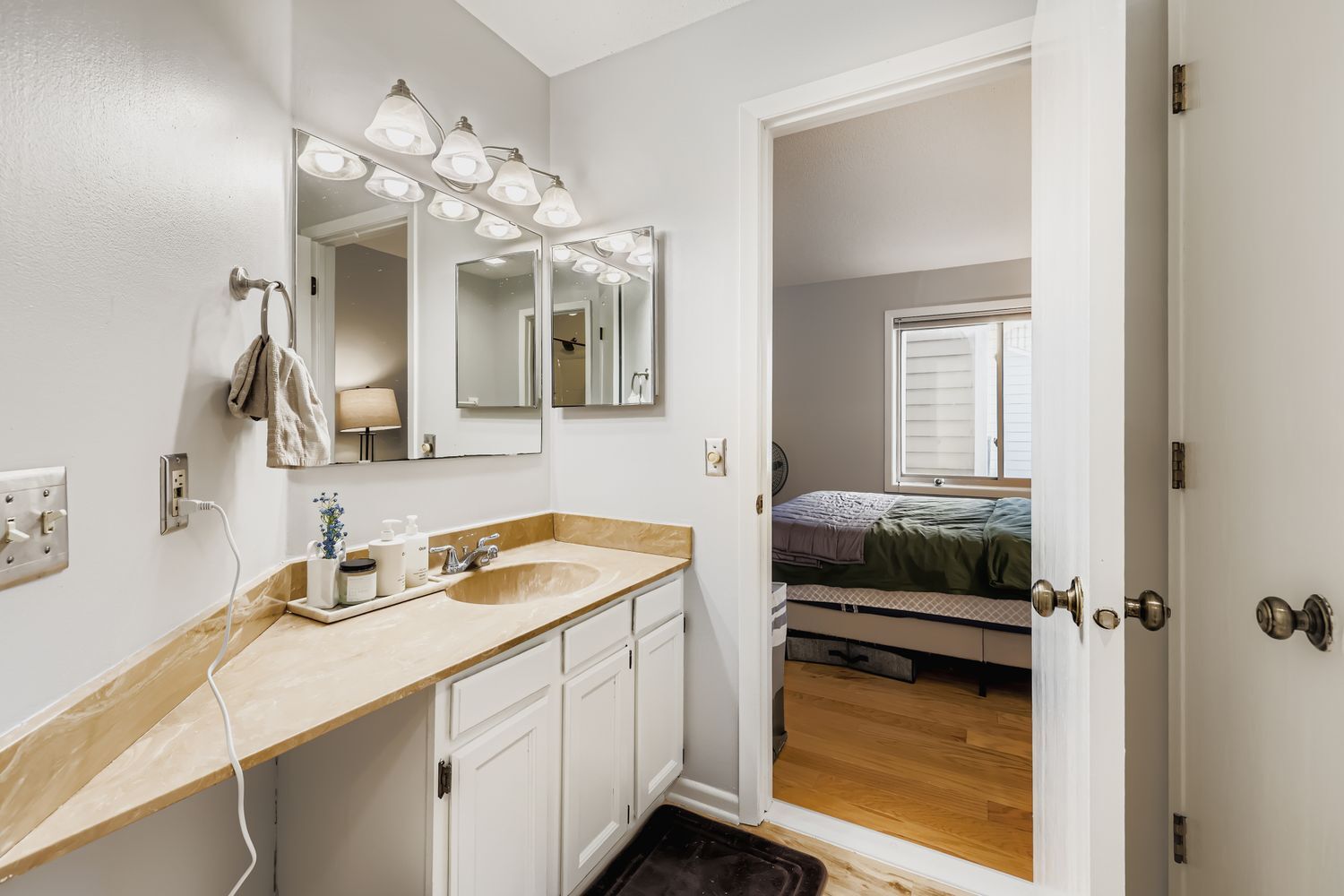 Building Photo - 2250 Ridge Dr