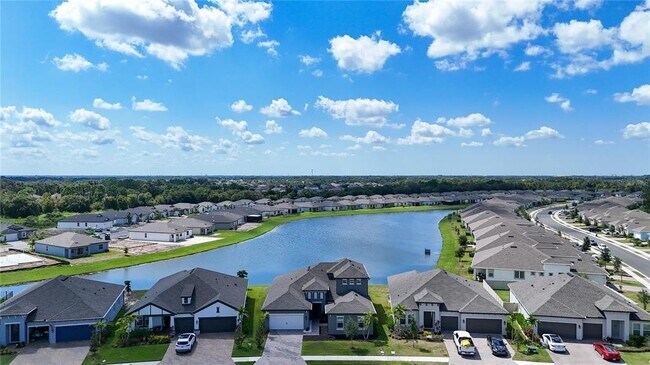 Building Photo - 5559 Trevesta Pl