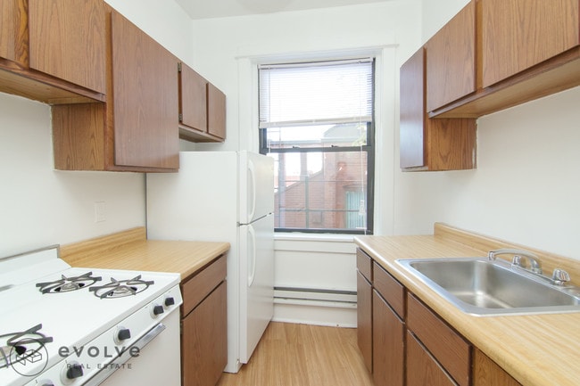 Building Photo - 428 W Belden Ave