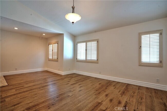 Building Photo - 7401 Seabluff Dr
