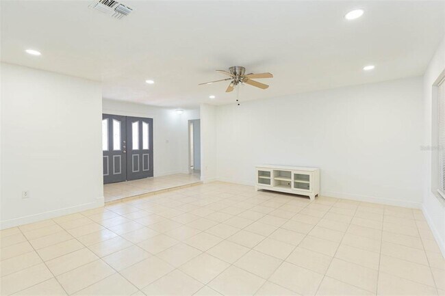 Building Photo - 8253 Redfield Dr