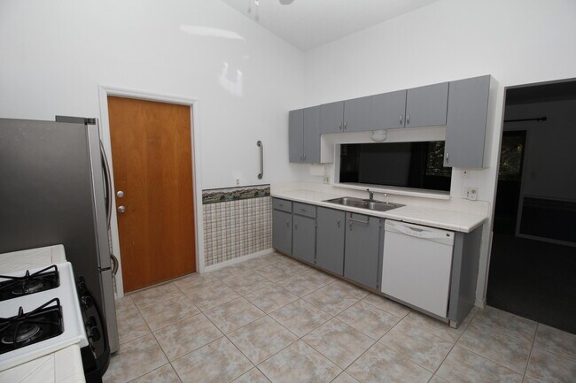 Building Photo - 652 Casa Grande Dr