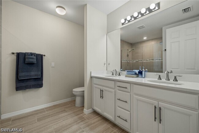 Building Photo - 14680 Edgewater Cir