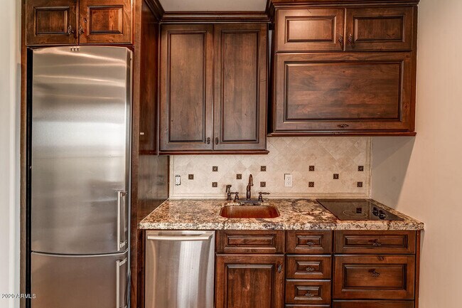 Building Photo - 301 E Jomax Rd