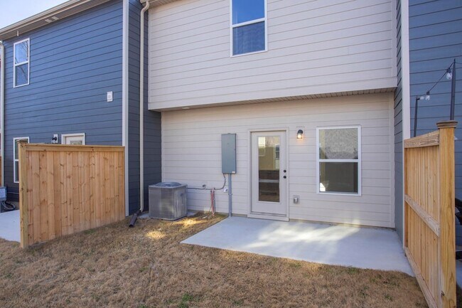 Building Photo - 505 Tappan Private Ln