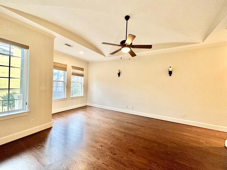 Building Photo - 6121 Hamman St