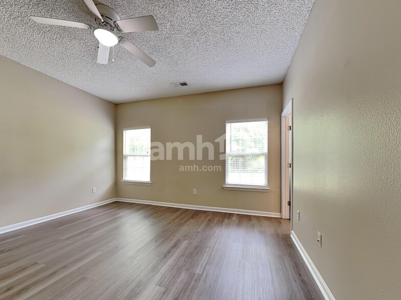 Building Photo - 103 Alexander Way