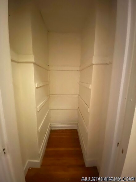 Building Photo - 6 Barrows St