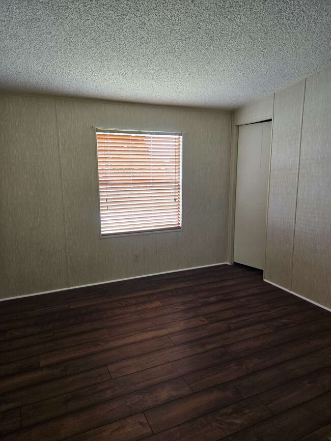 Building Photo - "Charming 3-Bed, 2-Bath Mobile Home Retrea...