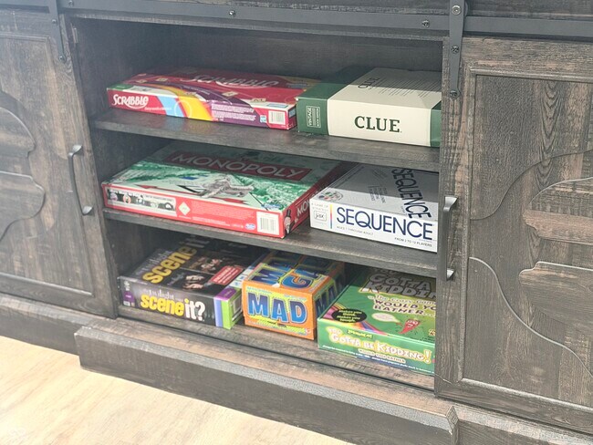 Building Photo - 656 N Beville Ave