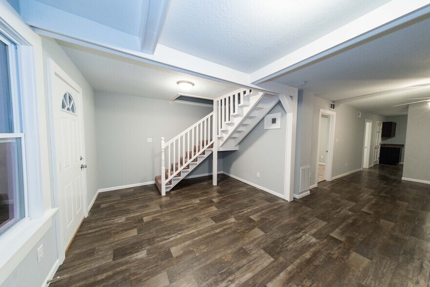 Living Room - 3834 E Edgerton Ave
