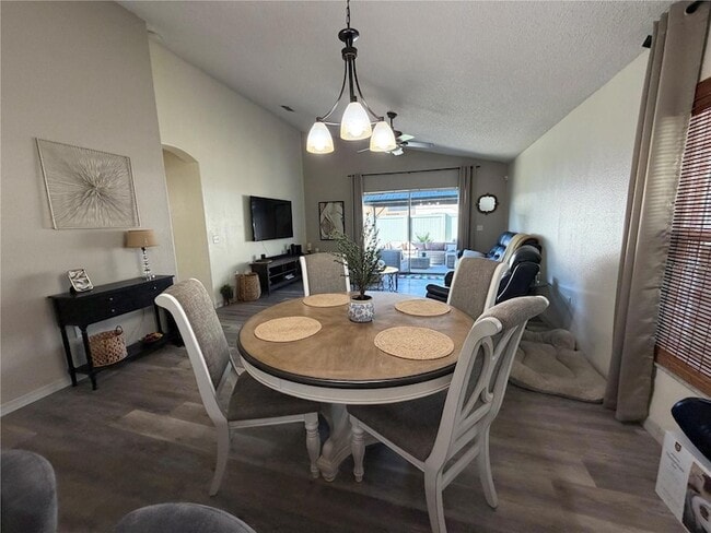 Building Photo - 723 Lady Diana Dr