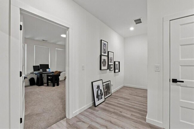 Building Photo - 1077 Glen Opal Dr
