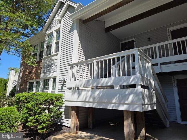 Building Photo - 3431 Lakeside View Dr