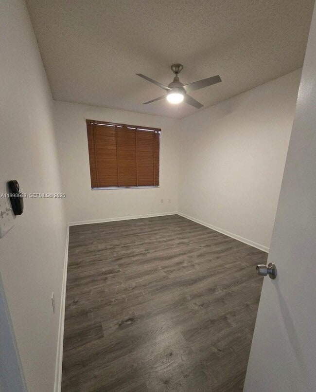 Building Photo - 15515 N Miami Lakeway