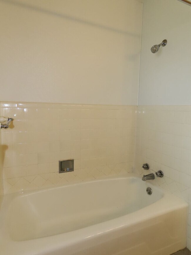 Building Photo - Cozy 3 Bedroom 2 Bathroom In Tyler!!