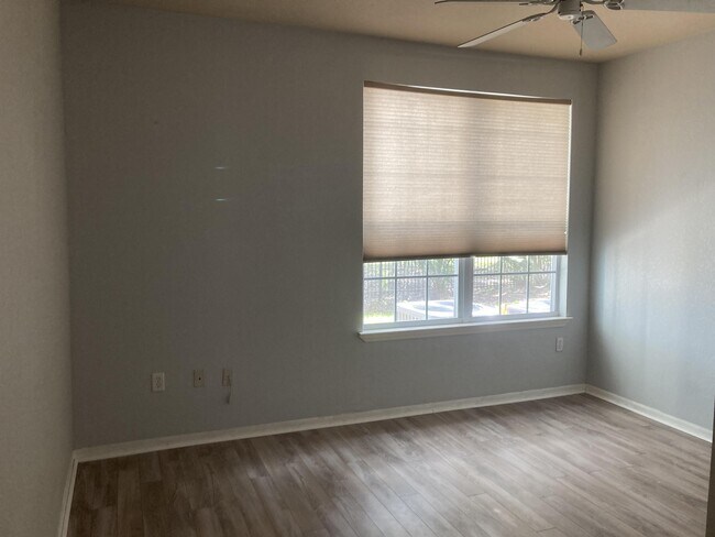 Building Photo - 5541 Rosehill Rd