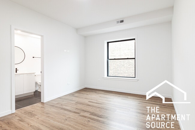 Building Photo - 1428 W Jonquil Terrace