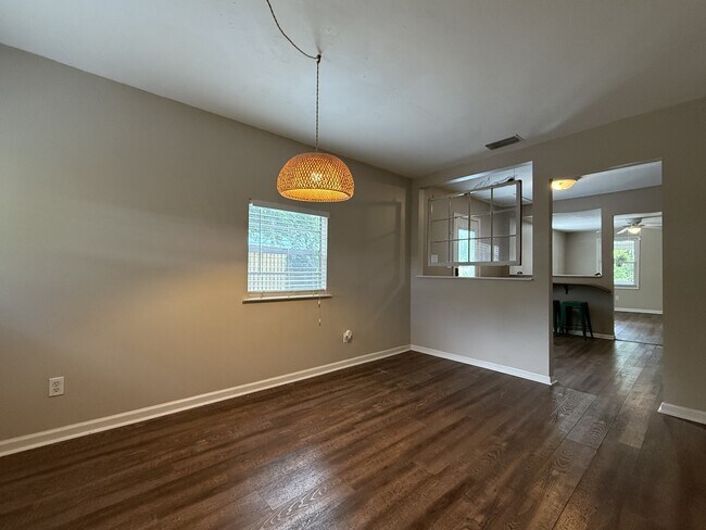 Building Photo - 509 Live Oak StreetUnit 2