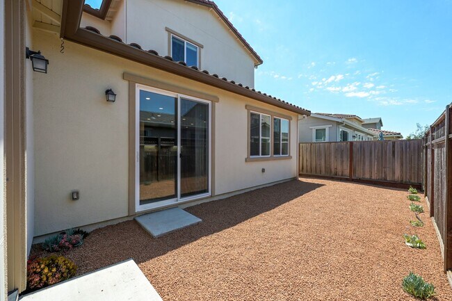 Building Photo - Stunning 4 Bedrooms 3.5 Bathrooms Two Story Home Located Short Distance of Sonoma State Universit...