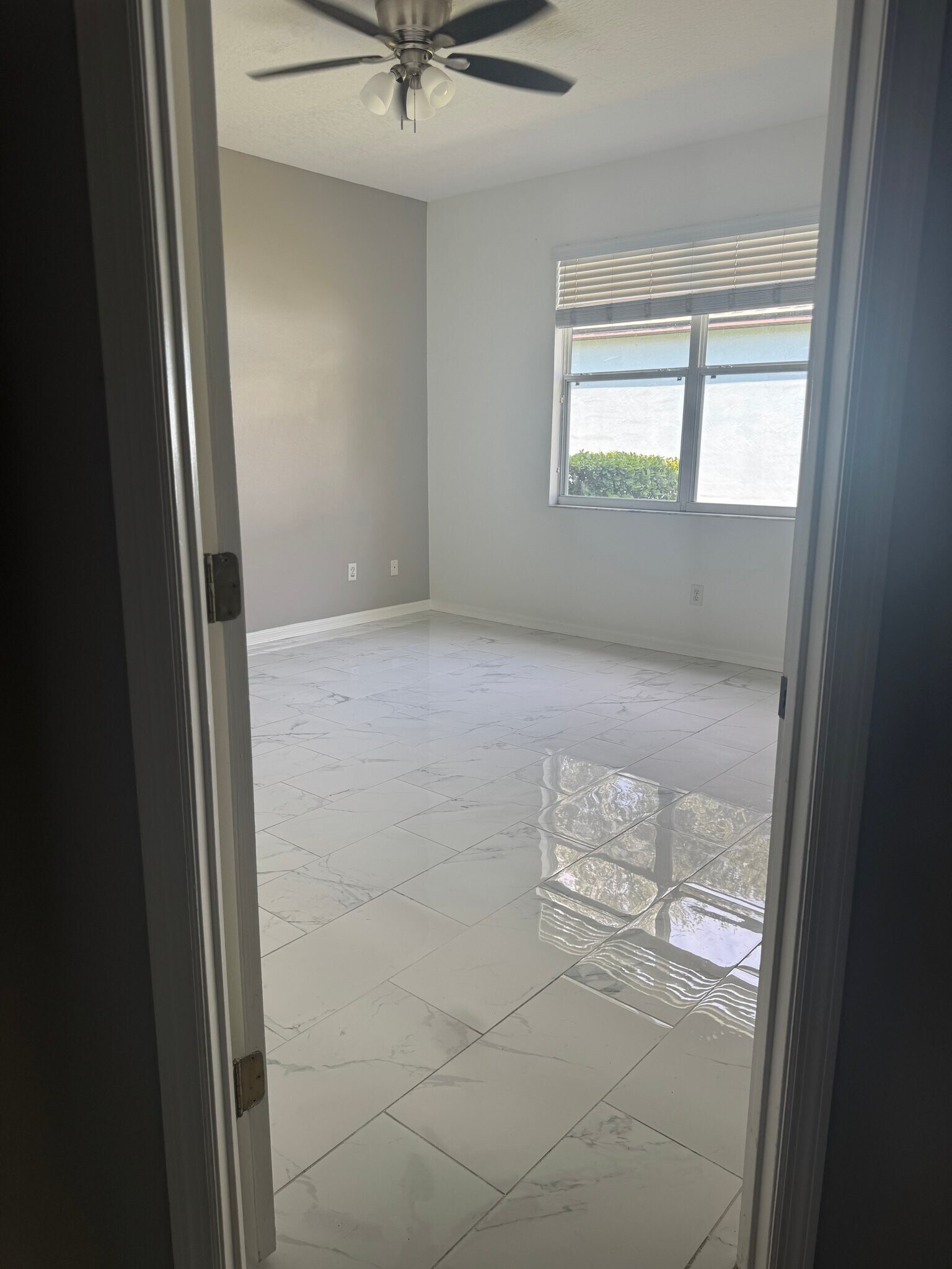 Building Photo - 577 Vicks Landing Dr