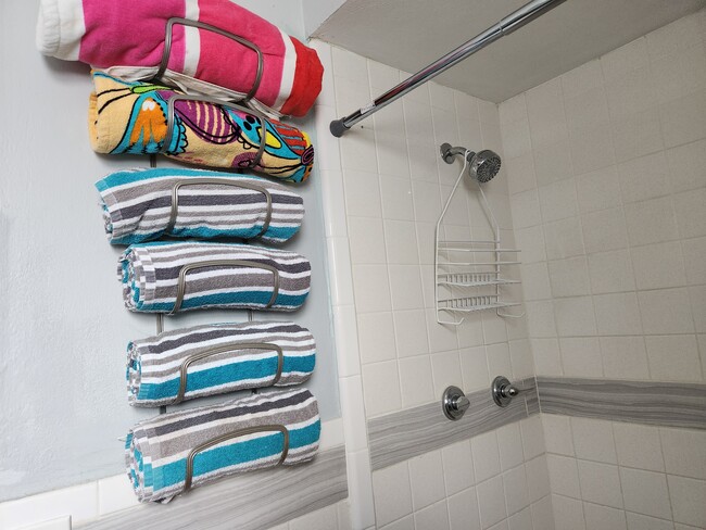 Walk in shower, modern towel storage - 270 4th St NW