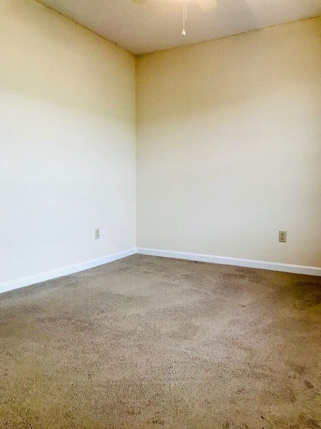 Building Photo - AVAILABLE NOW!! Great 2 Bedroom Townhome! Close CCU, CMC, Shopping, Restaurants & More!